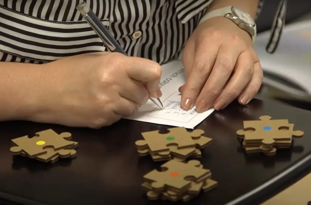 Participants create a personalised behavioural profile by selecting and assembling jigsaw tiles.