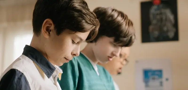 Children building a circuit as part of a STEM activity, exploring concepts of electricity, problem-solving, and teamwork while developing practical STEM skills through hands-on experimentation.