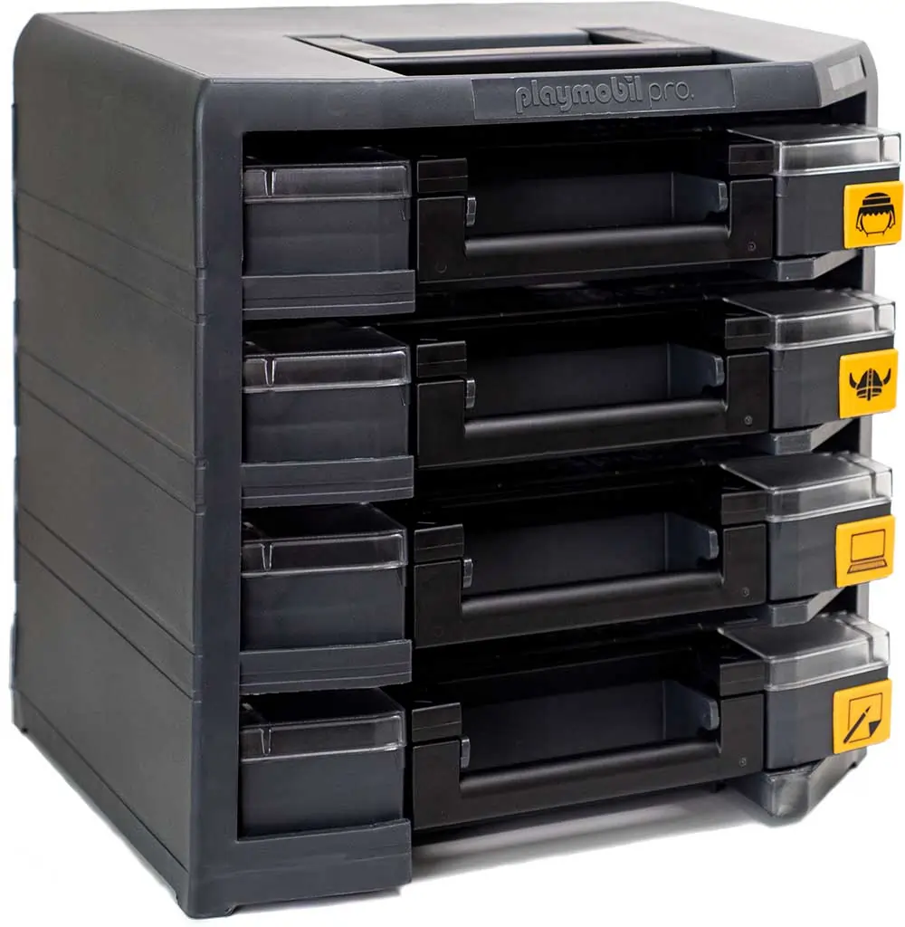 An image of the PLAYMOBIL Pro Kit, which contains over 480 pieces, designed for larger groups of up to 12 people. This kit is perfect for facilitators and organisations committed to using PLAYMOBIL in multiple contexts.