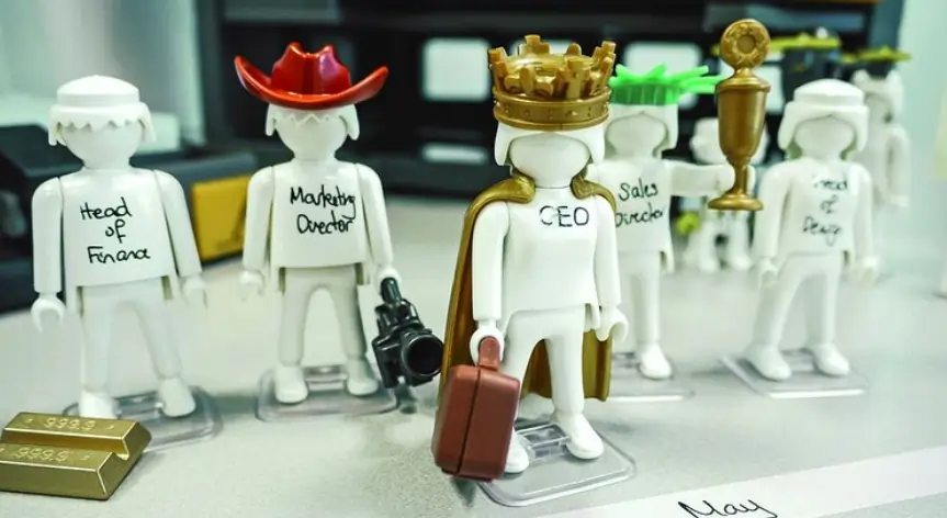 PLAYMOBIL Pro figurines labeled CEO, Head of Finance, Marketing Director, and Sales Director, designed for professional role-playing and team-building activities.